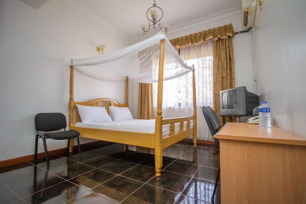 Alfa Hotel Munyonyo 캄팔라 외부 사진